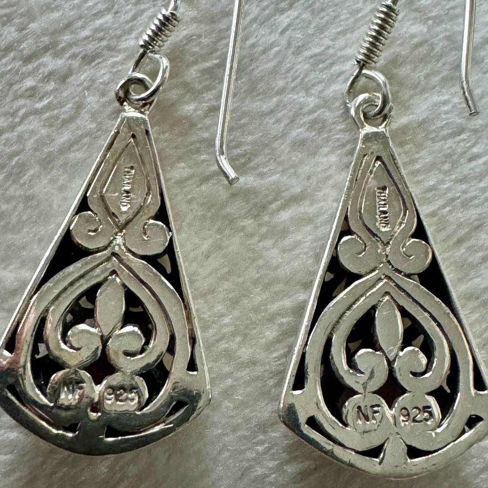 Elegant Silver and Amethyst Earrings (NF) - Picture 5 of 5